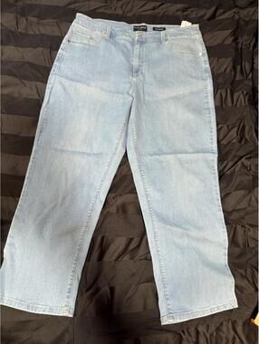 Susan Graver Women's Straight Leg‎ Jeans Light Wash sz16